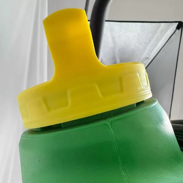 34L capacity wheeled sprayer tank
