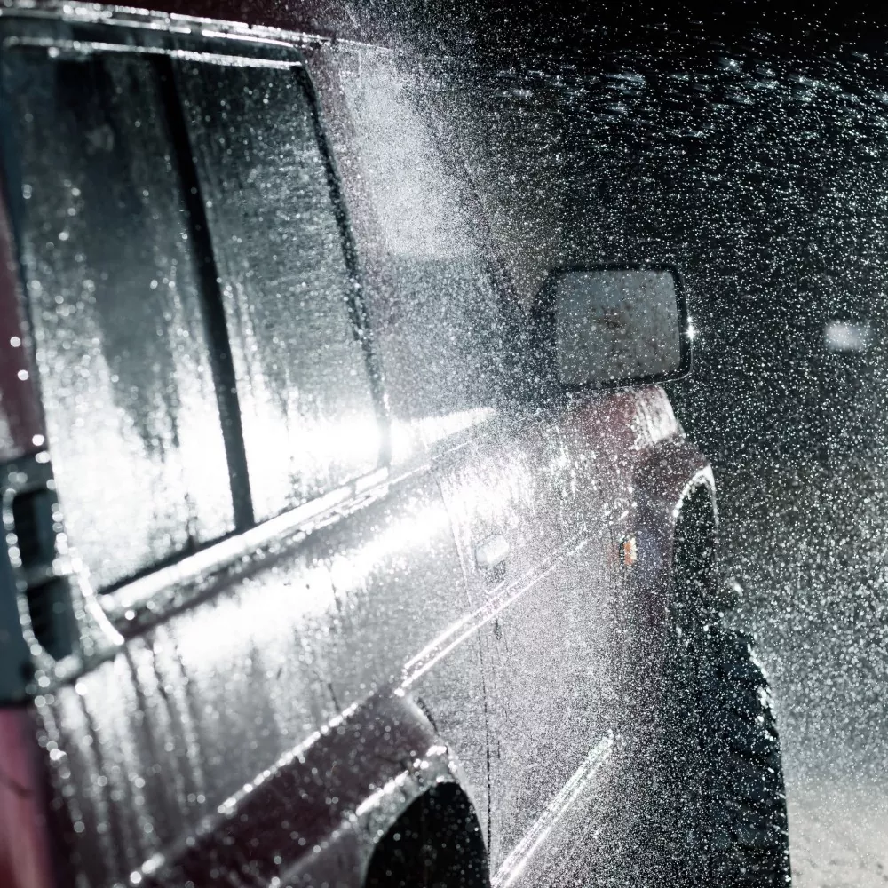 Das Auto waschen